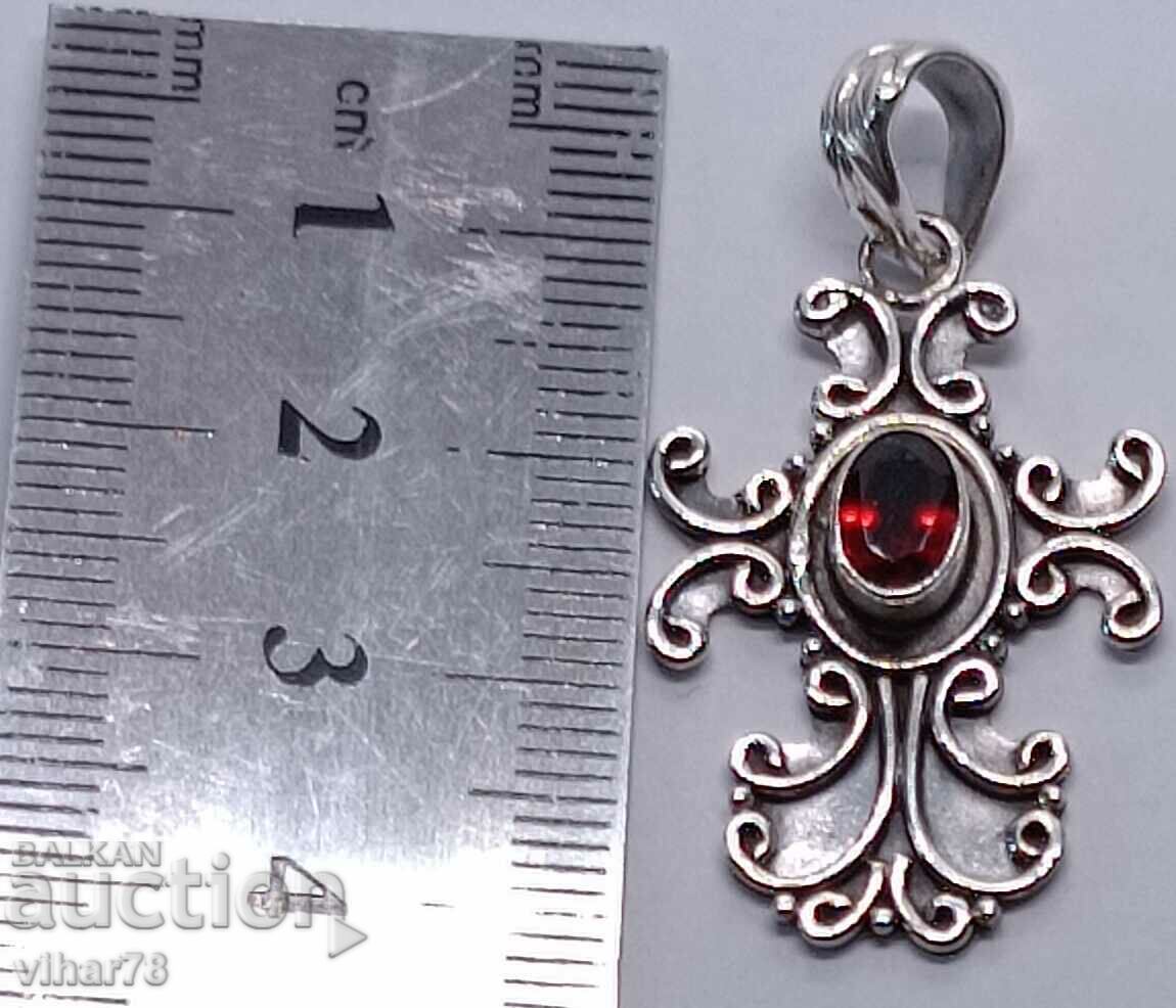Foarte frumoasa cruce de argint cu granat cu preț 145.99 BGN | € 74.64 Foarte frumoasa cruce de argint cu granat cu preț 145.99 BGN | € 74.64