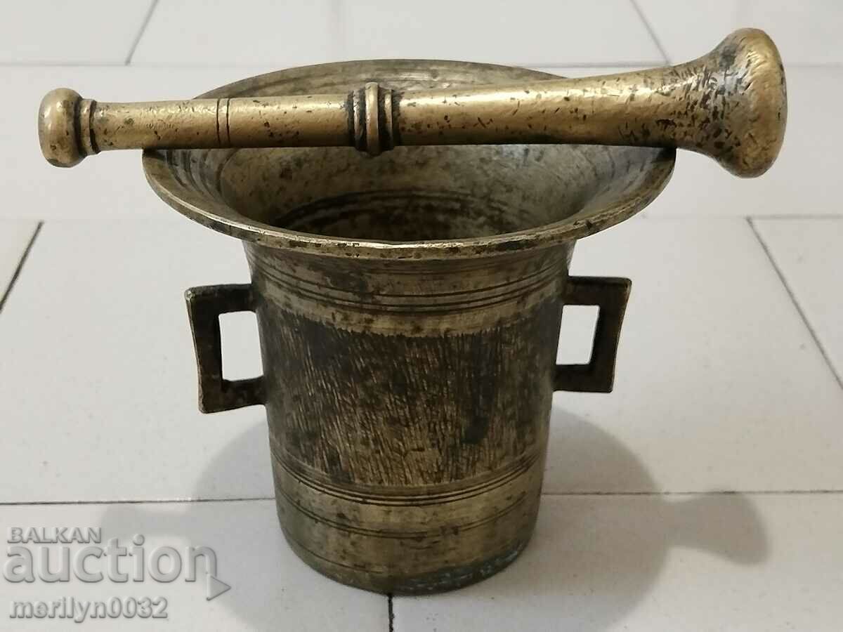 Old bronze mortar and pestle mortar pot for pounding with price 95.00 BGN | € 48.57 Old bronze mortar and pestle mortar pot for pounding with price 95.00 BGN | € 48.57
