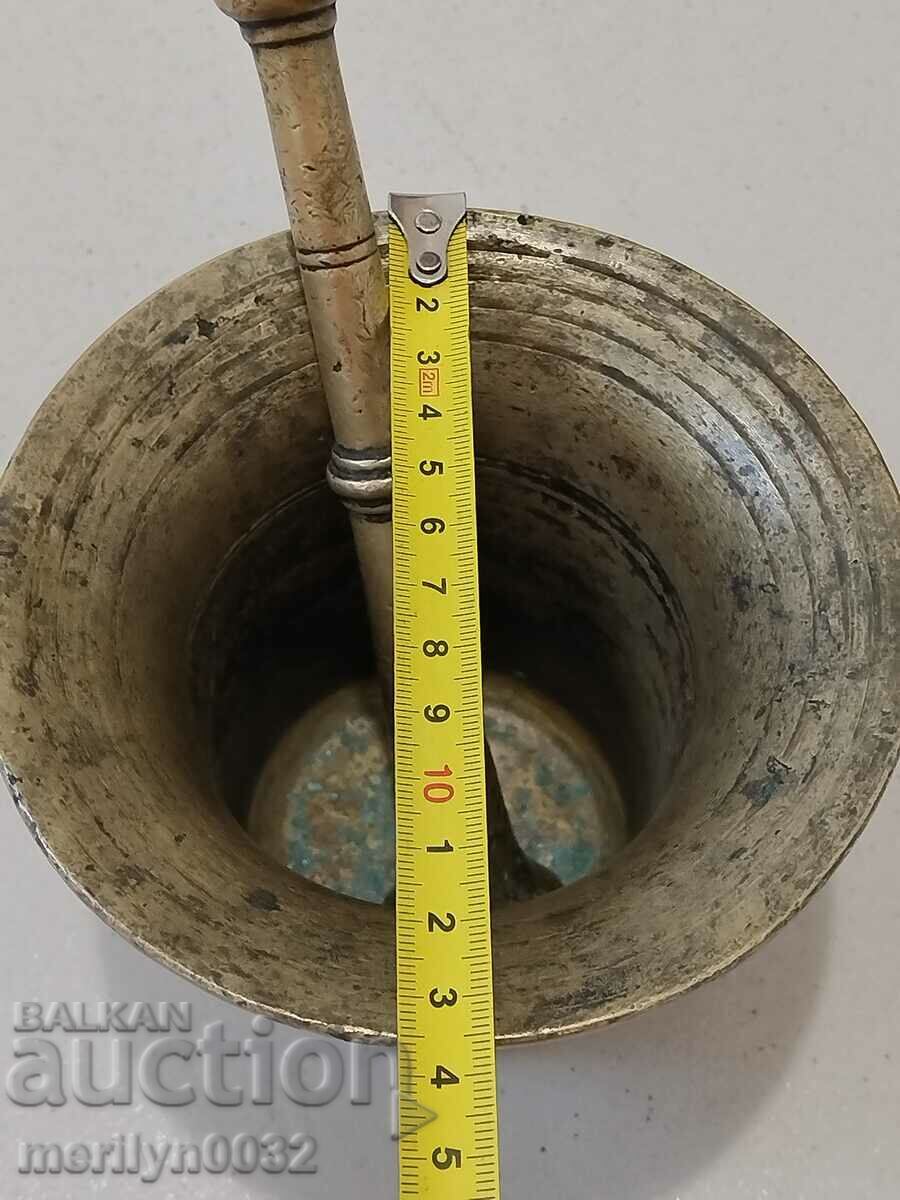Delivery of Old bronze mortar and pestle mortar pot for pounding Delivery of Old bronze mortar and pestle mortar pot for pounding