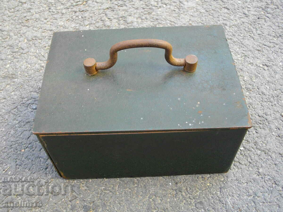 SEIFUL VECHI DE METAL CASH cu preț 95.00 BGN | € 48.57