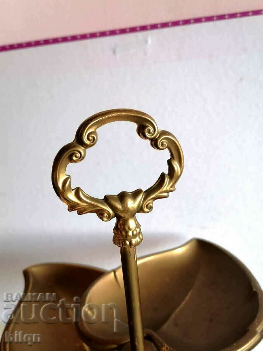 Auction Great Cloths On A Stand With Gilding Auction Great Cloths On A Stand With Gilding