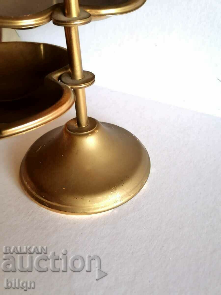 Delivery of Great Cloths On A Stand With Gilding Delivery of Great Cloths On A Stand With Gilding