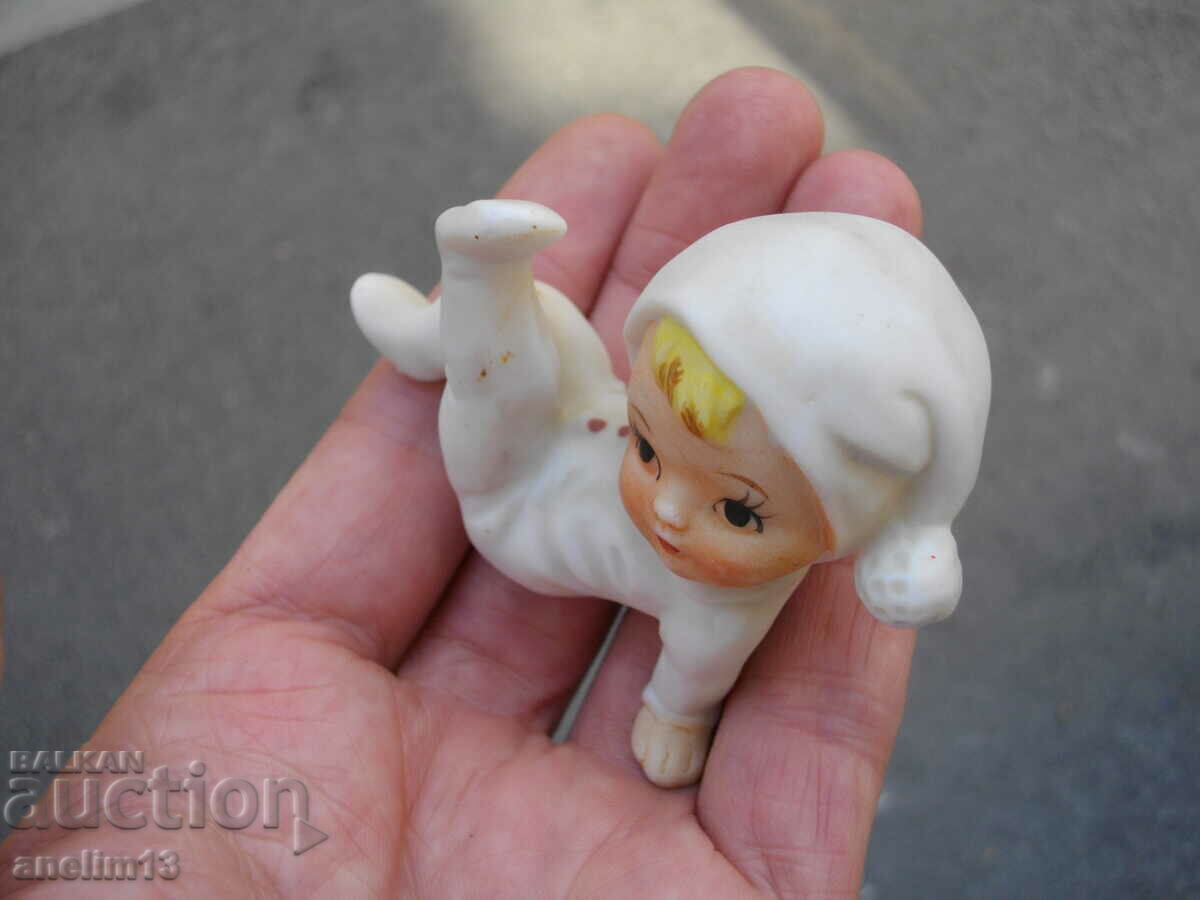 BĂTRÂN DE PORCELAN cu preț € 15.00 | 29.34 BGN