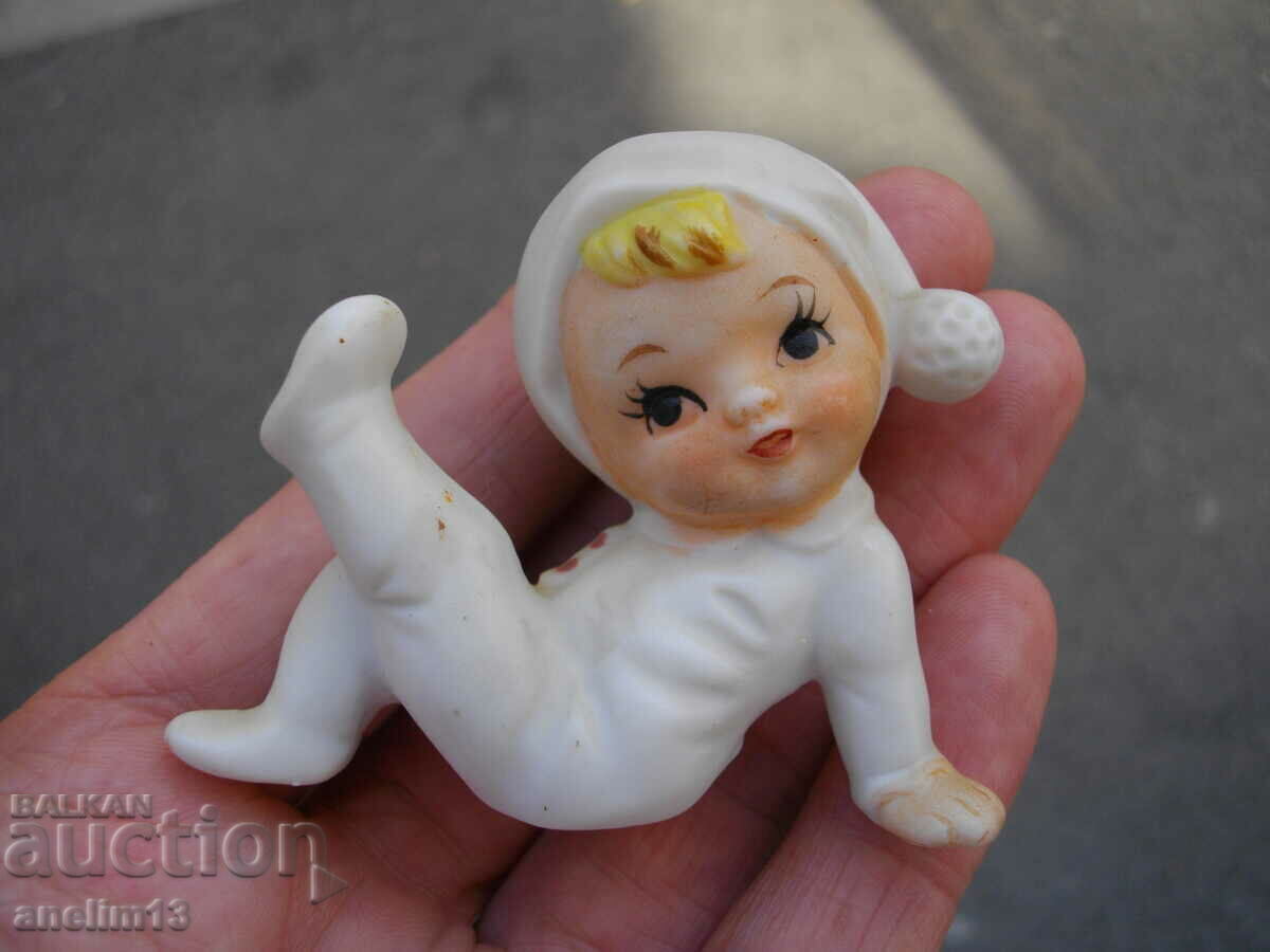 BĂTRÂN DE PORCELAN