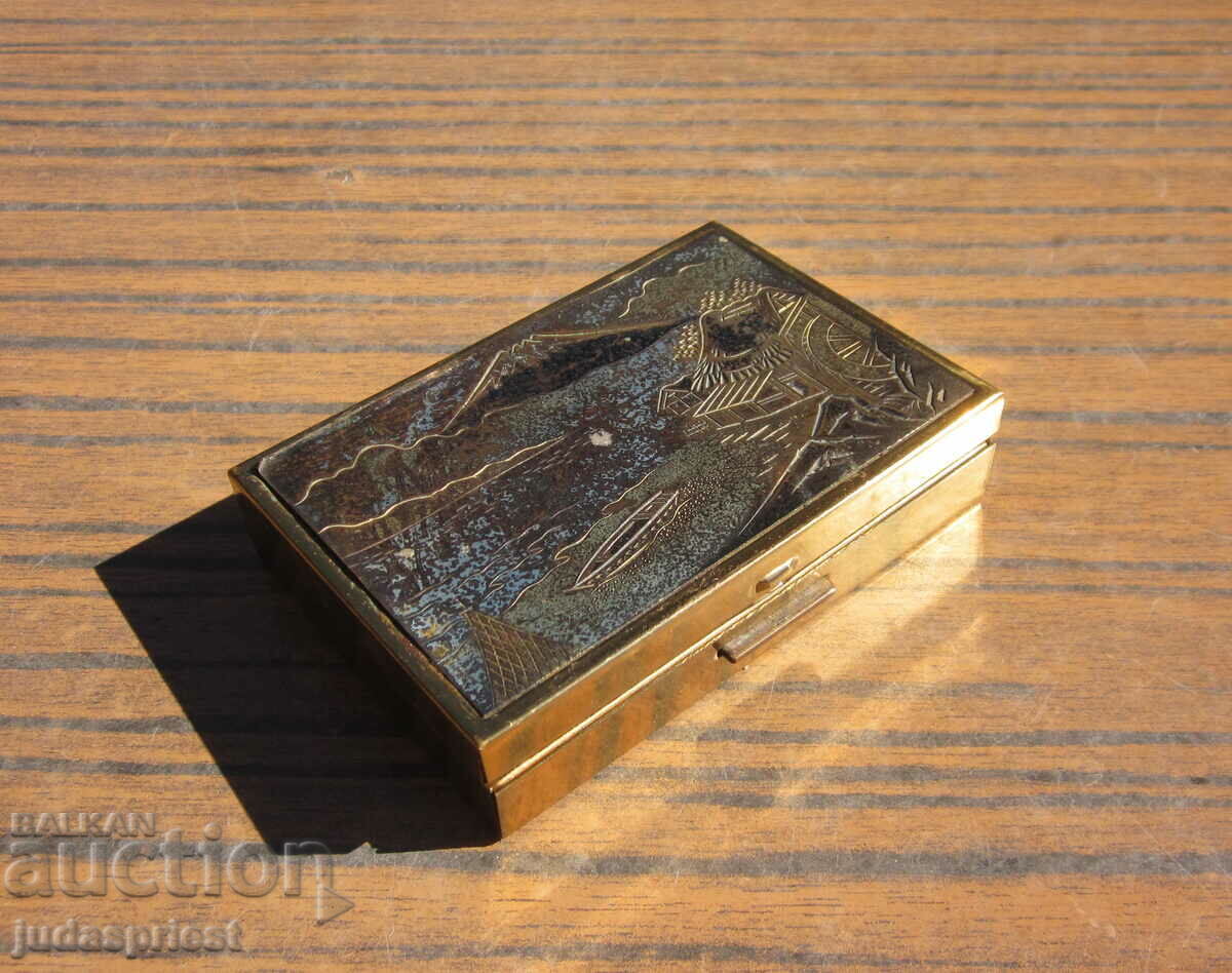 clover old Japanese gilt powder case with later music with price 60.00 BGN | € 30.68 clover old Japanese gilt powder case with later music with price 60.00 BGN | € 30.68