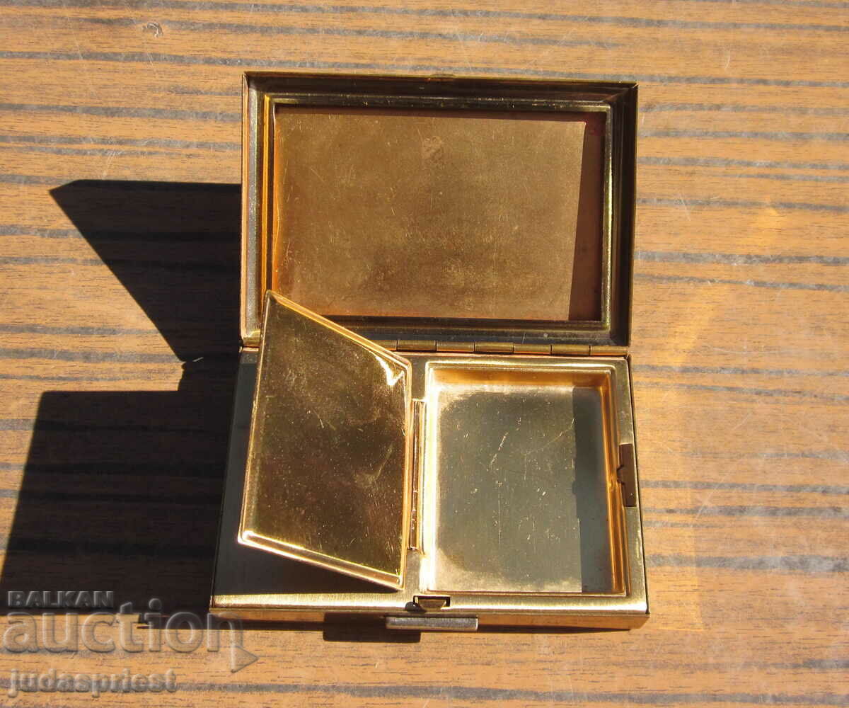 Delivery of clover old Japanese gilt powder case with later music Delivery of clover old Japanese gilt powder case with later music