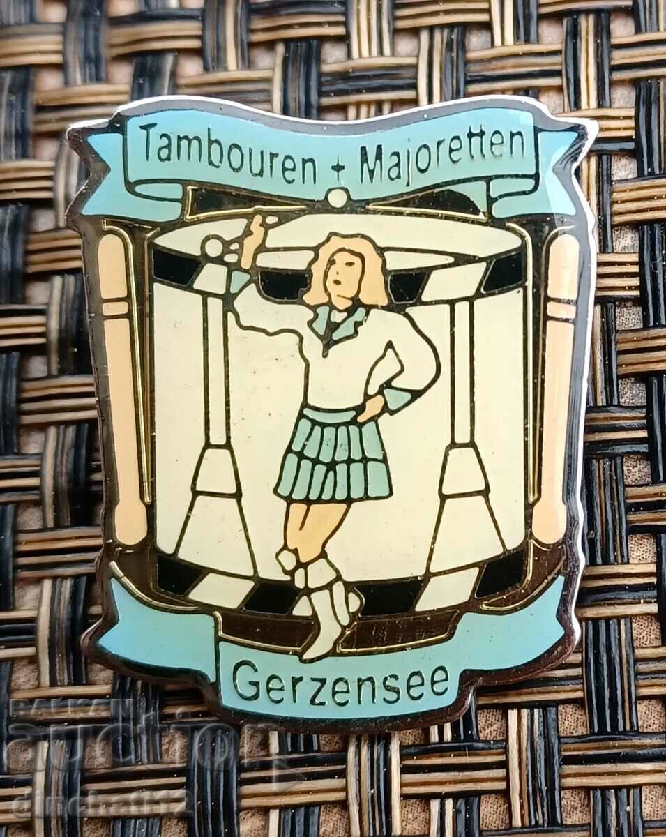 Elveţia. TAMBOUREN + MAJORETTEN GERZENSEE. MUZICA DE TOBE
