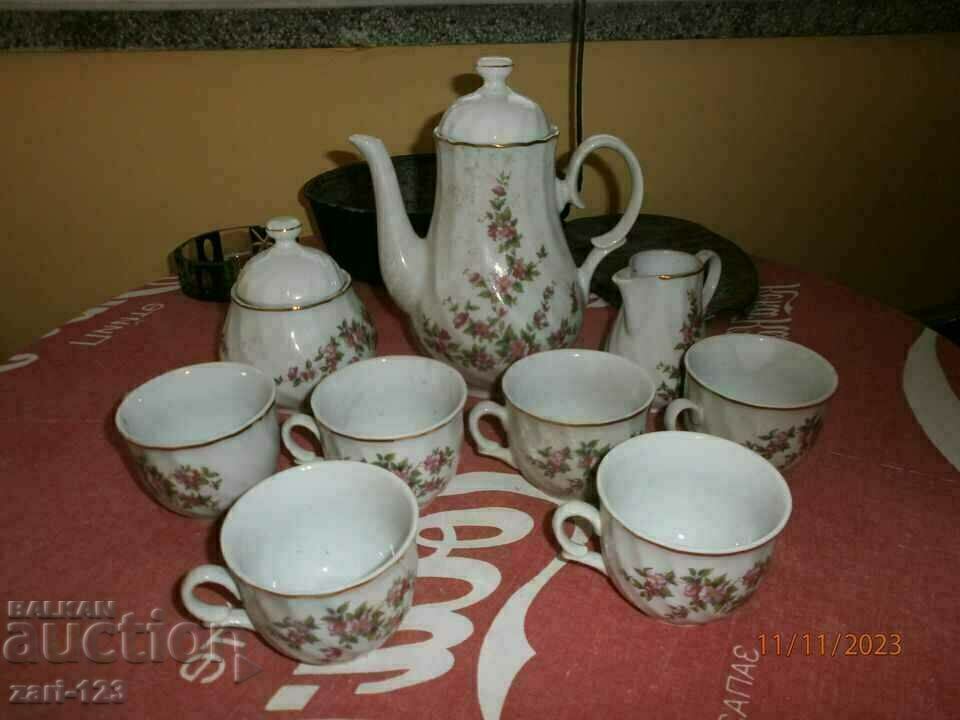 Porcelain service Porcelain service