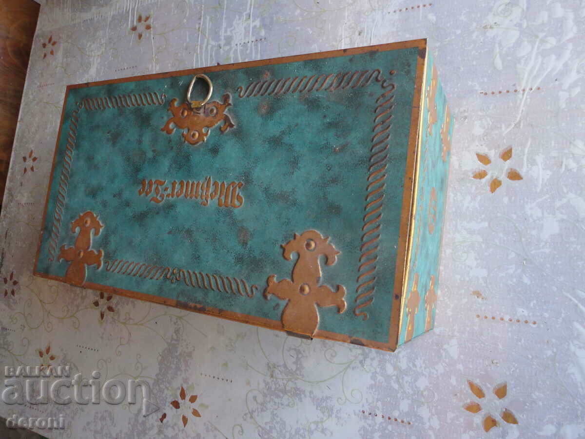An incredible tin chest casket with price 40.00 BGN | € 20.45 An incredible tin chest casket with price 40.00 BGN | € 20.45