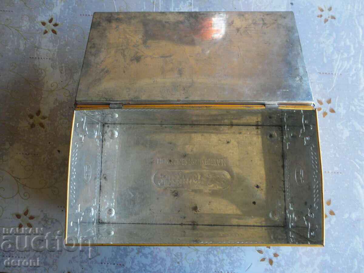 An incredible tin chest casket - 6 An incredible tin chest casket - 6