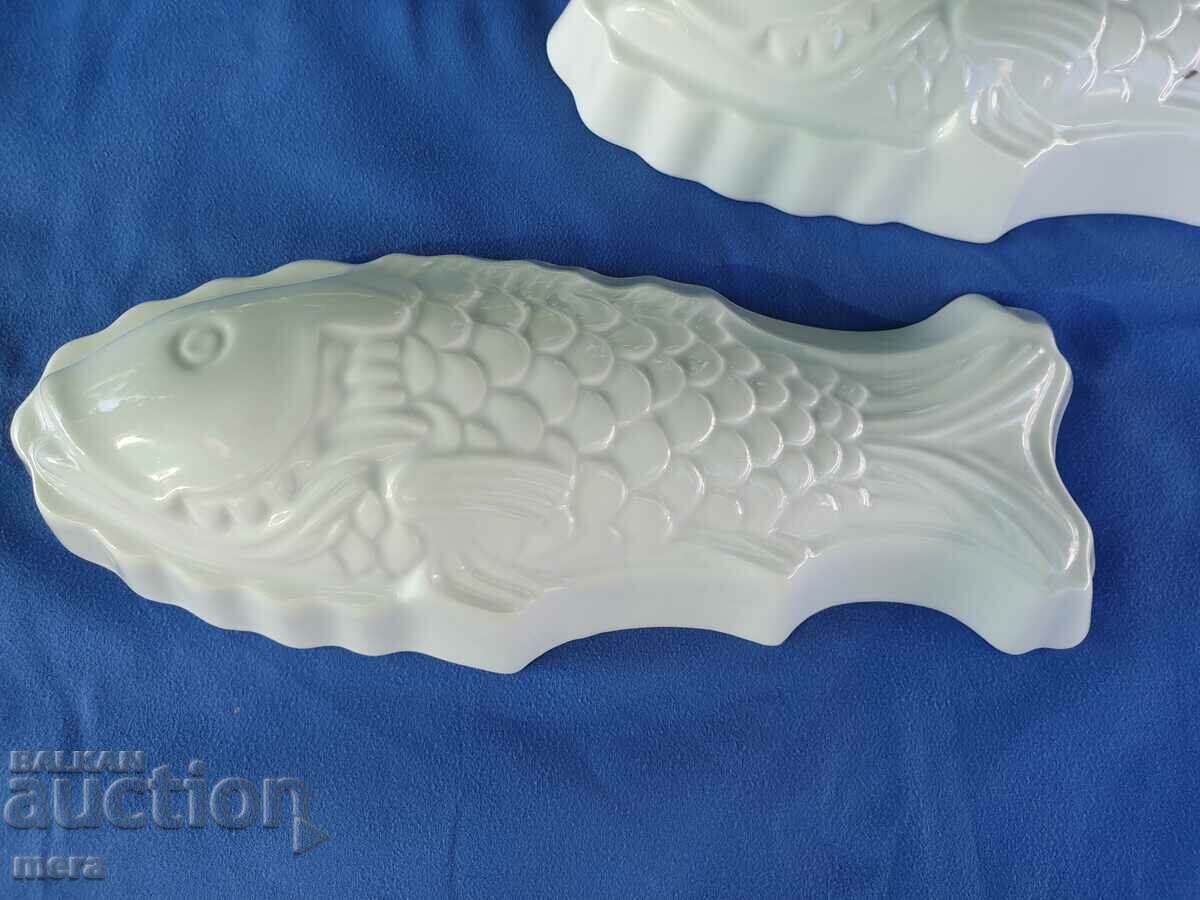 Πορσελάνινα πιάτα σε σχήμα ψαριού - 2 τεμάχια με τιμή 33.00 BGN | € 16.87 Πορσελάνινα πιάτα σε σχήμα ψαριού - 2 τεμάχια με τιμή 33.00 BGN | € 16.87