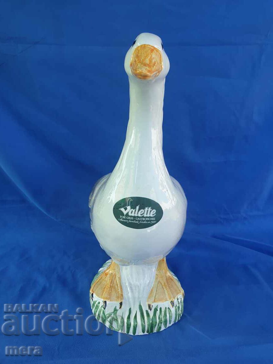 A large porcelain duck with price 120.00 BGN | € 61.36 A large porcelain duck with price 120.00 BGN | € 61.36
