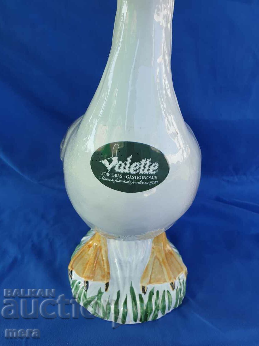 Auction A large porcelain duck Auction A large porcelain duck