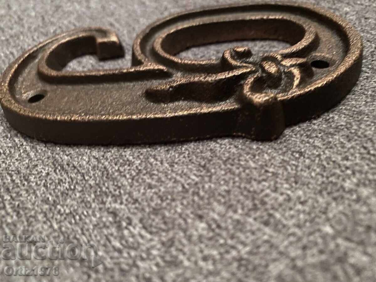 Auction Large cast iron figure, massive. Auction Large cast iron figure, massive.