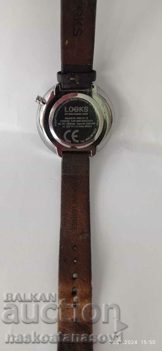 Παρακολουθώ - 5 Παρακολουθώ - 5