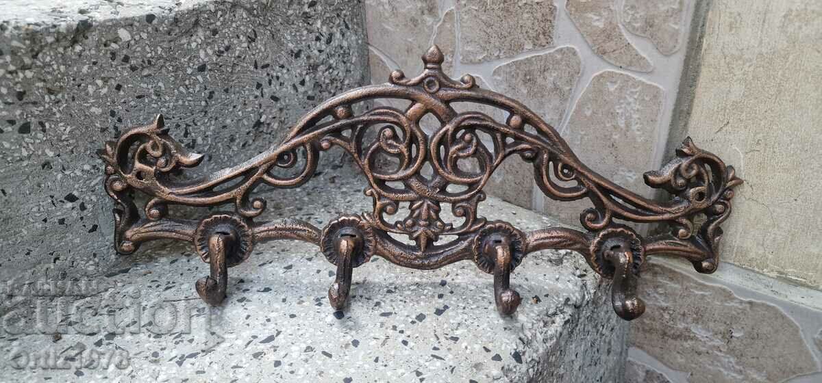 Baroque Solid cast iron coat hanger – 920g