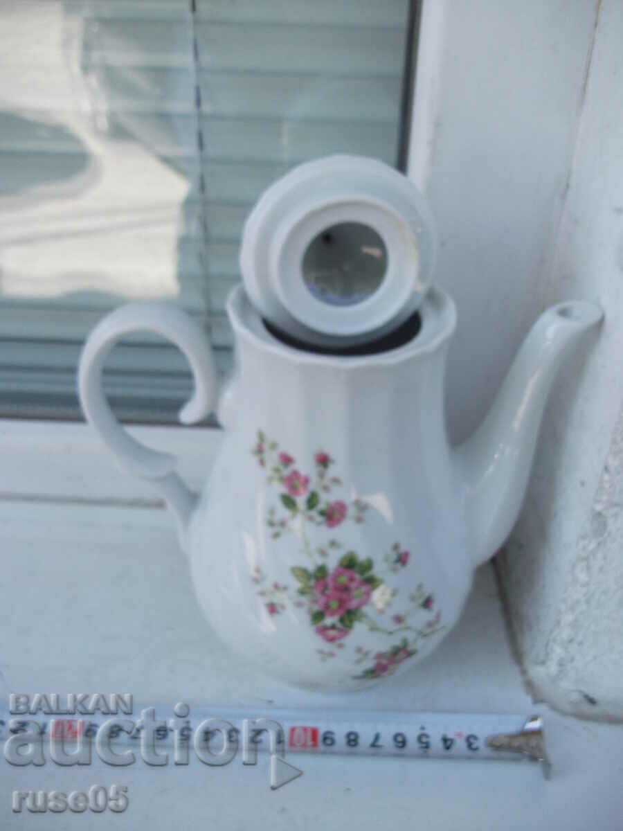 Auction Porcelain jug 1 liter of the sauce Auction Porcelain jug 1 liter of the sauce