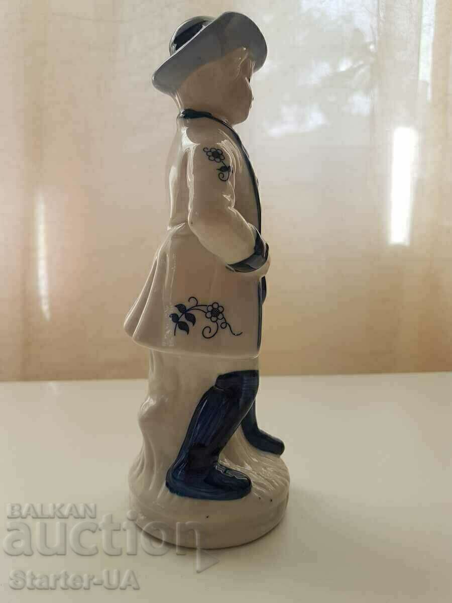 Ένα όμορφο πορσελάνινο ειδώλιο ενός μουσικού. με τιμή € 9.00 | 17.60 BGN