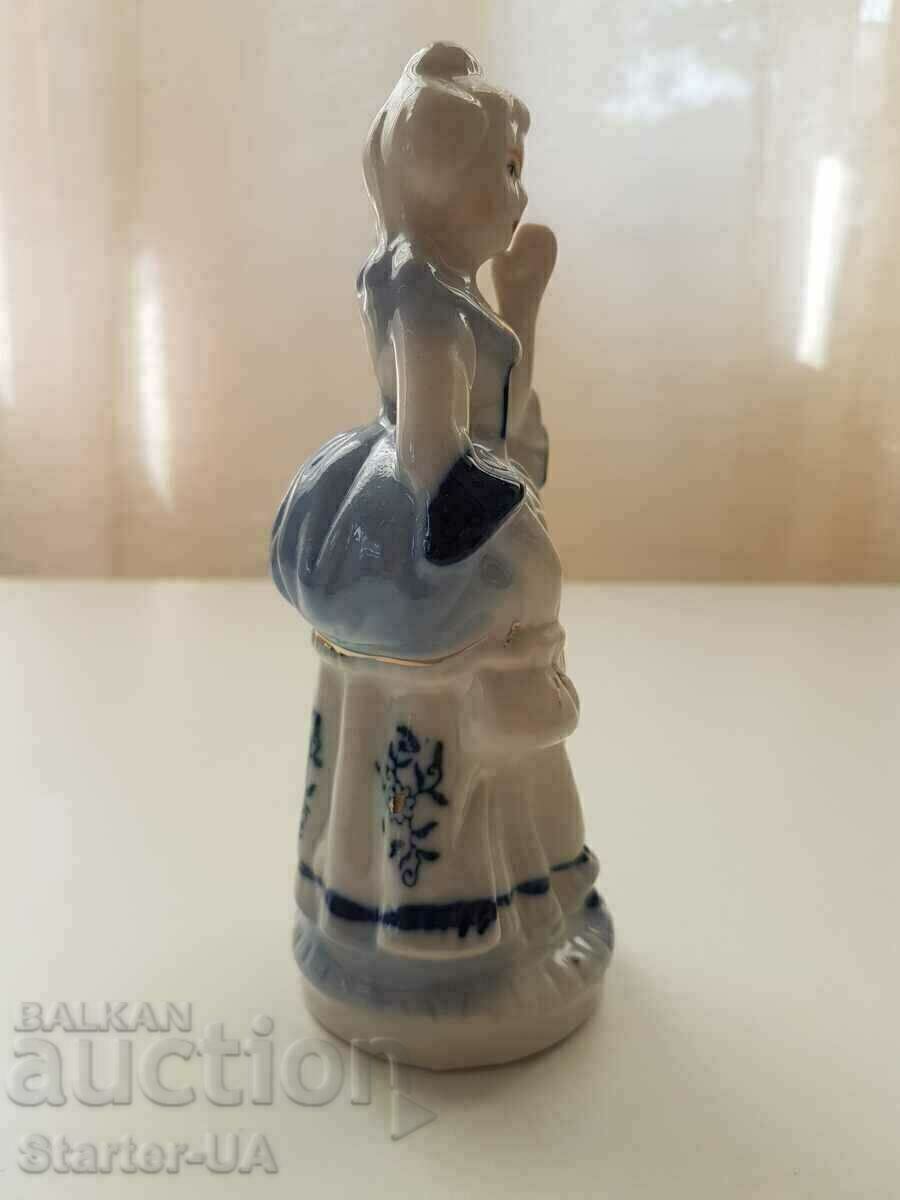 Πορσελάνινο ειδώλιο κυρίας. με τιμή 17.00 BGN | € 8.69 Πορσελάνινο ειδώλιο κυρίας. με τιμή 17.00 BGN | € 8.69