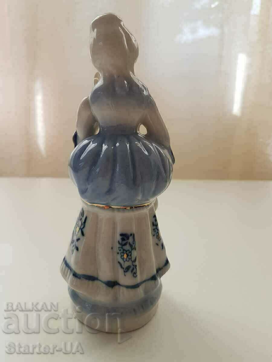 Licitație Figurina de portelan a unei doamne.