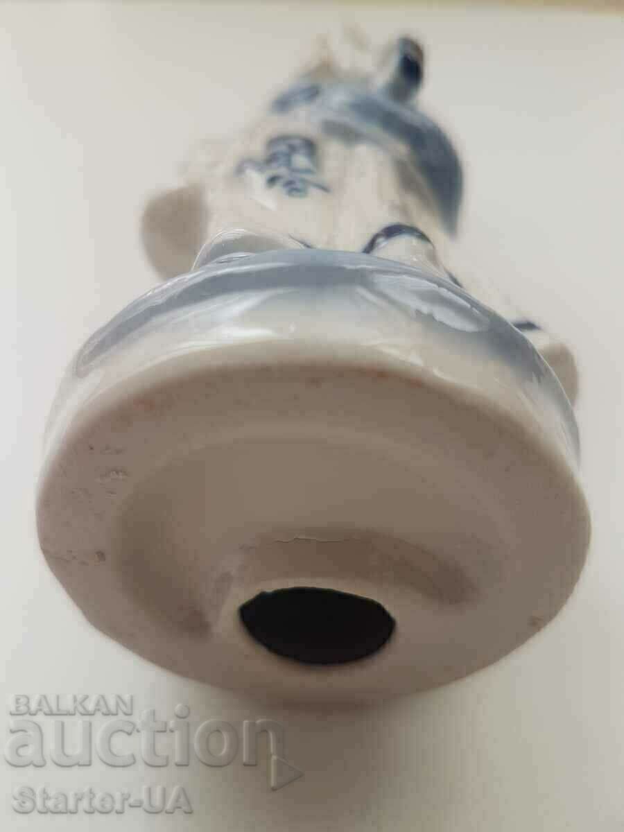 Figurina de portelan a unei doamne. - 5