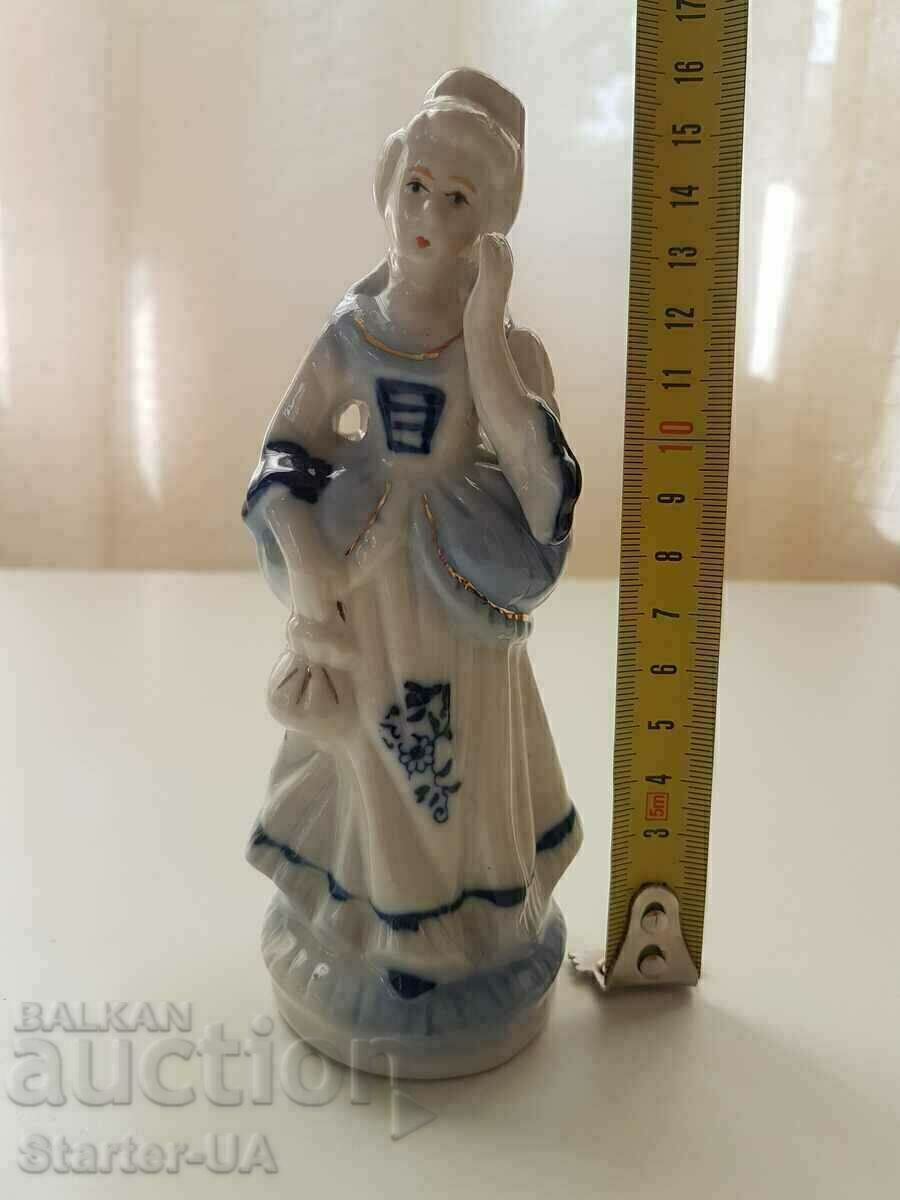 Figurina de portelan a unei doamne. - 6
