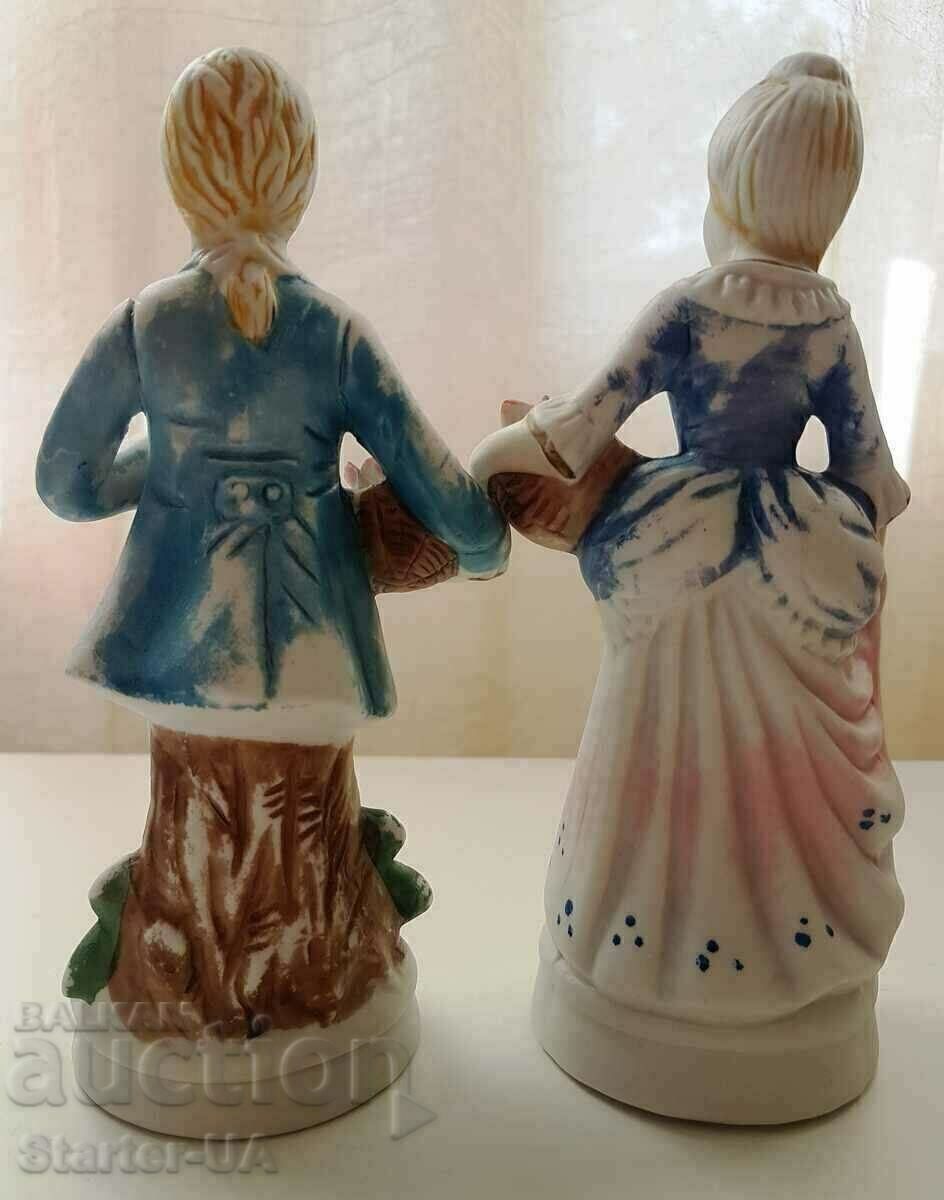 Licitație O pereche frumoasă de figurine de porțelan.