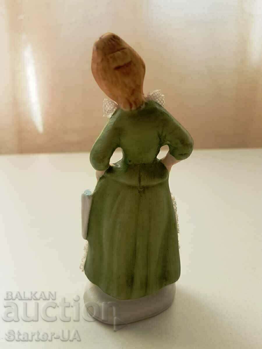 Δημοπρασία Παλιά πορσελάνινη φιγούρα κυρίας. Δημοπρασία Παλιά πορσελάνινη φιγούρα κυρίας.