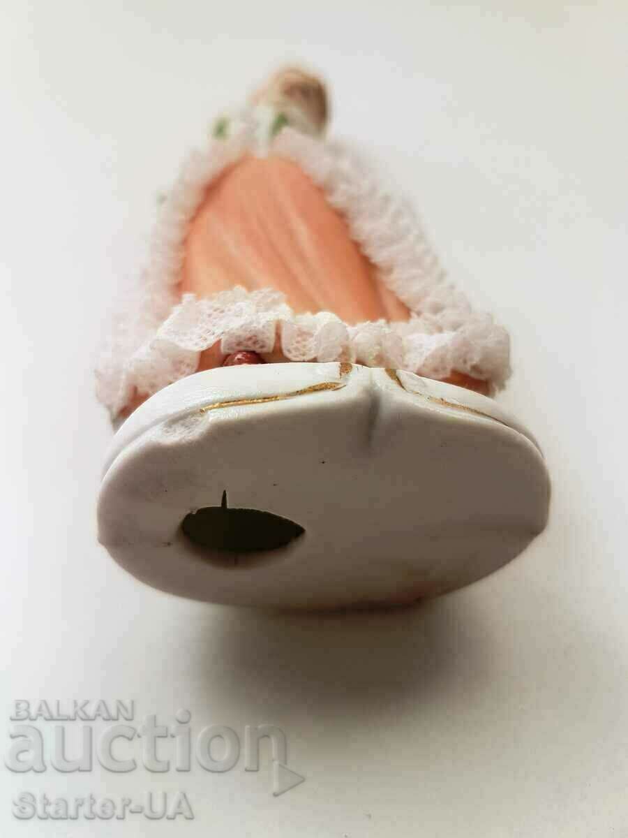 Παλιά πορσελάνινη φιγούρα κυρίας. - 5 Παλιά πορσελάνινη φιγούρα κυρίας. - 5