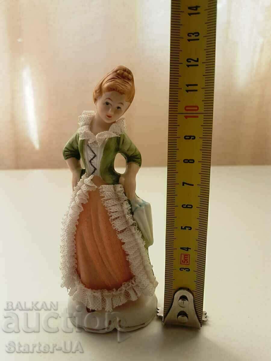 Veche figură de porțelan a unei doamne. - 6