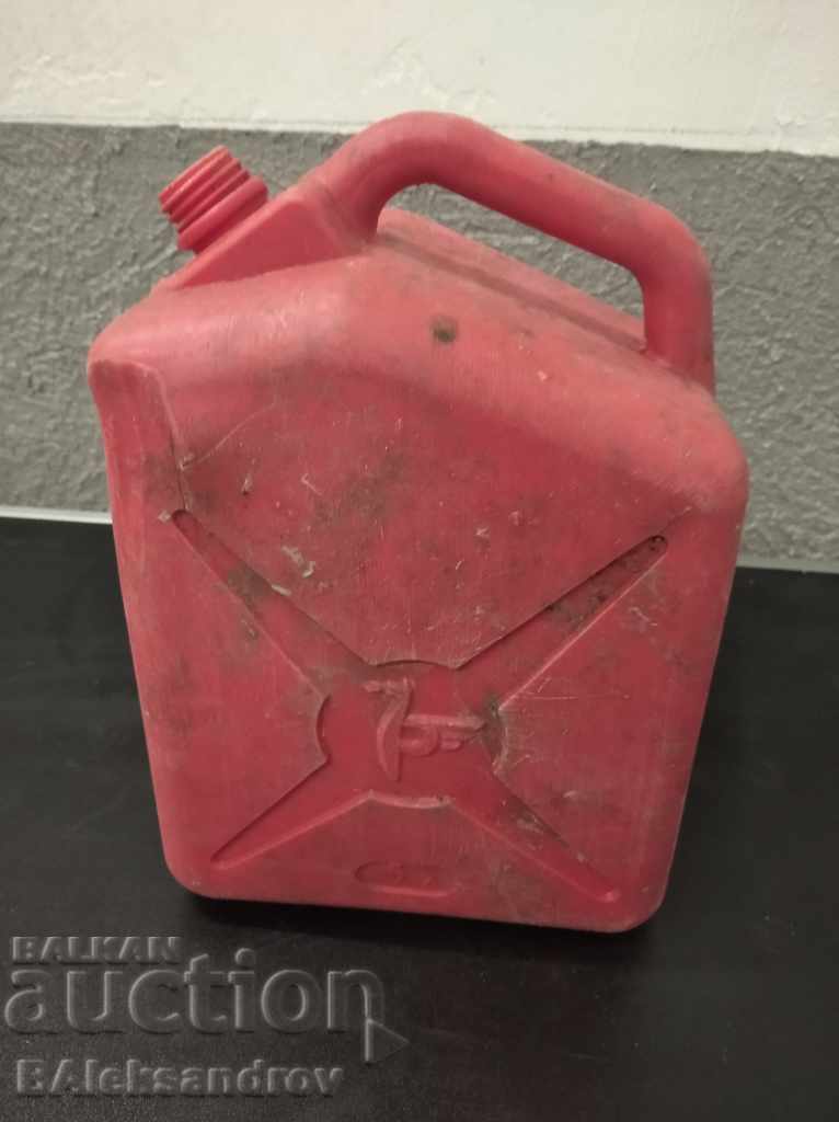 Παλιό δοχείο καυσίμου με τιμή 0.01 BGN | € 0.01