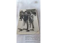 Снимка София Двама млади мъже на разходка 1936