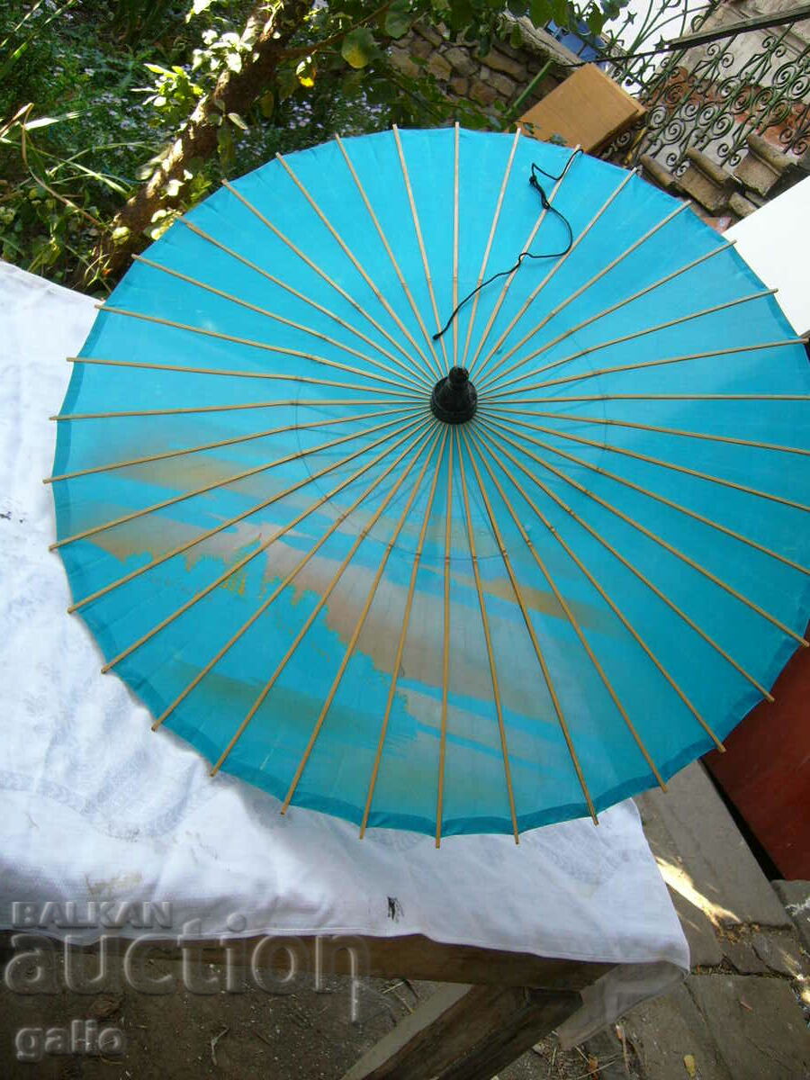 Vechea umbrelă de soare