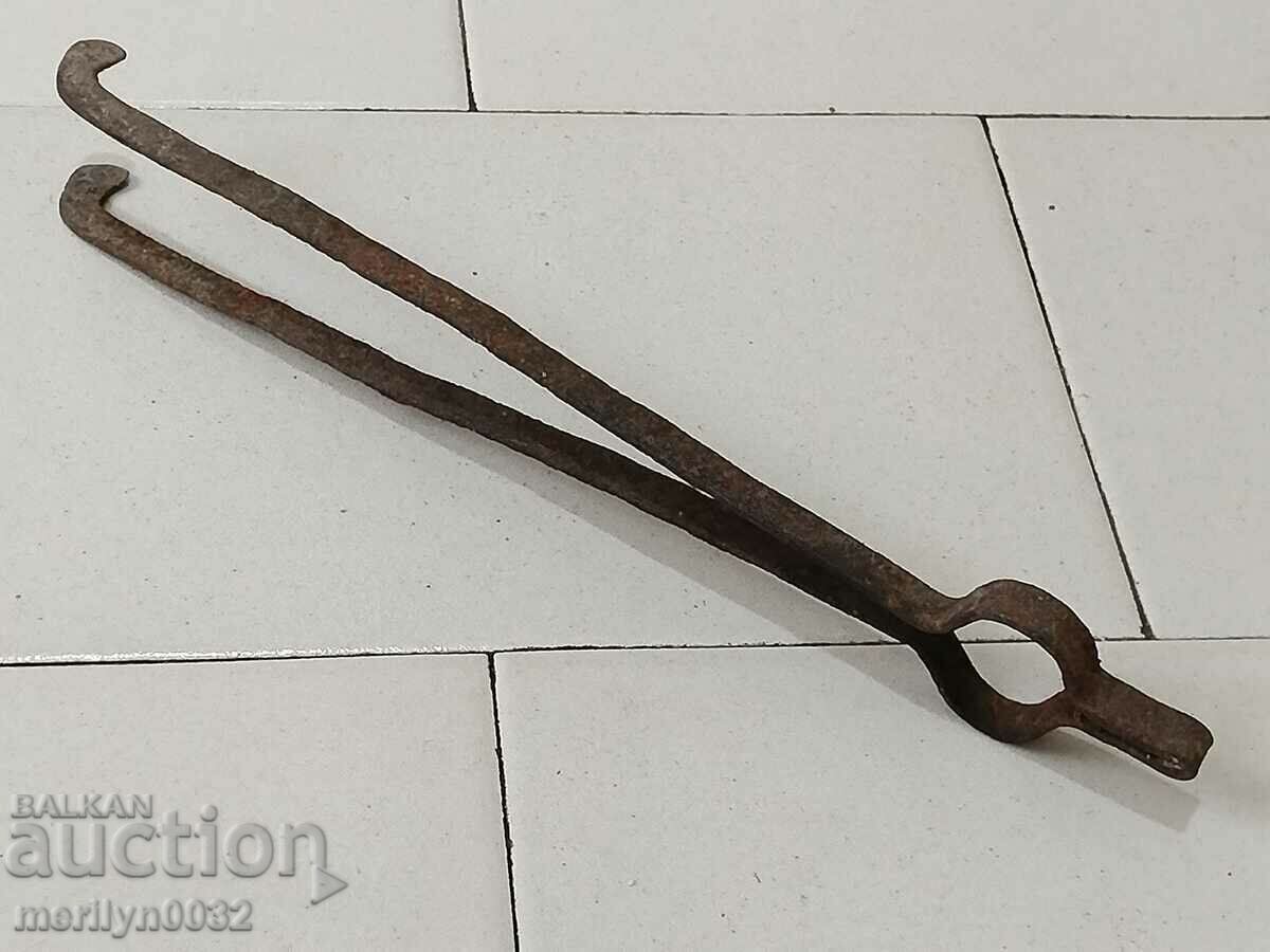Old dilaf, tongs, wrought iron for foot - 6 Old dilaf, tongs, wrought iron for foot - 6