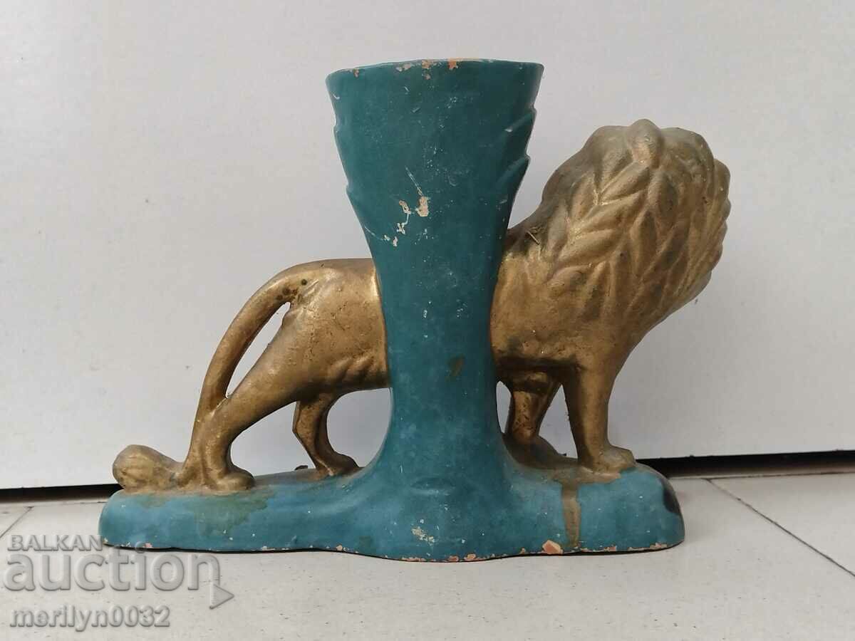 Old ceramic vase with the figure of a lion with price 69.00 BGN | € 35.28 Old ceramic vase with the figure of a lion with price 69.00 BGN | € 35.28