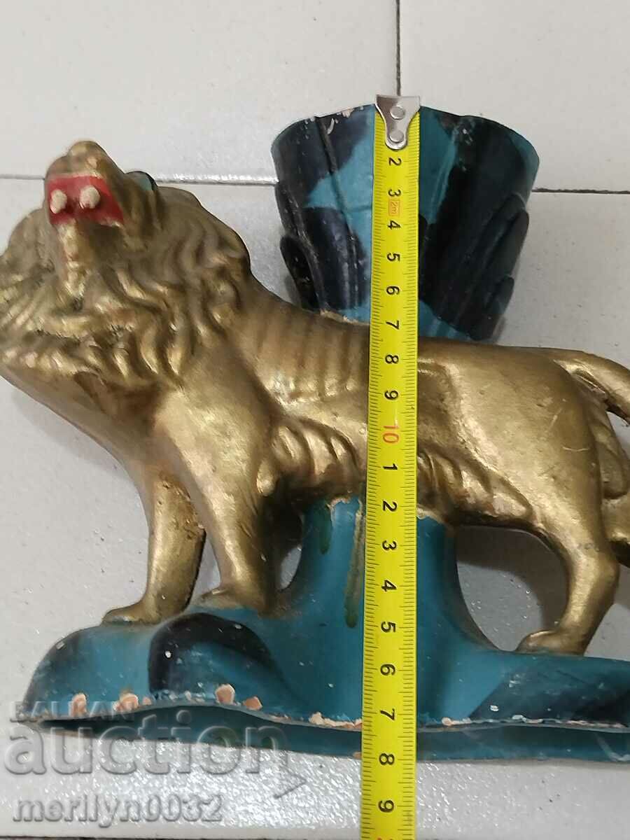 Delivery of Old ceramic vase with the figure of a lion Delivery of Old ceramic vase with the figure of a lion