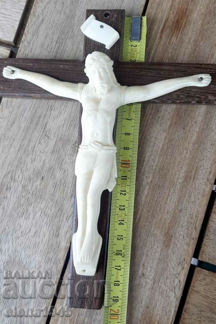 Crucifix antic fildeș