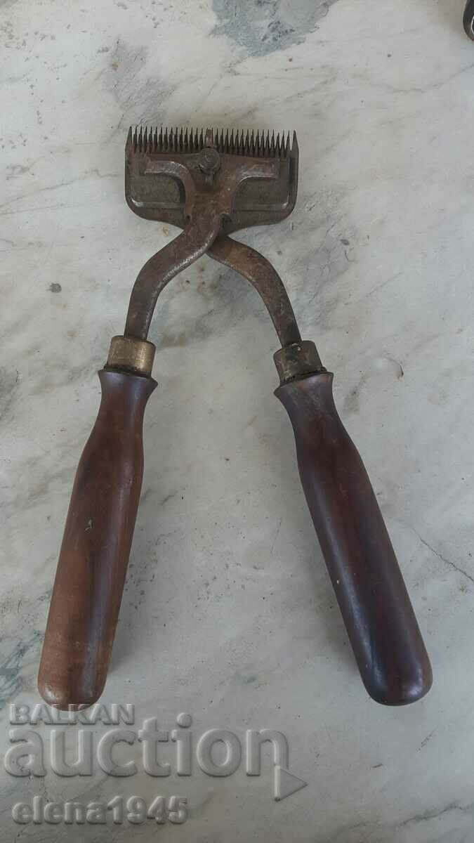 Vintage sheep shearing shears