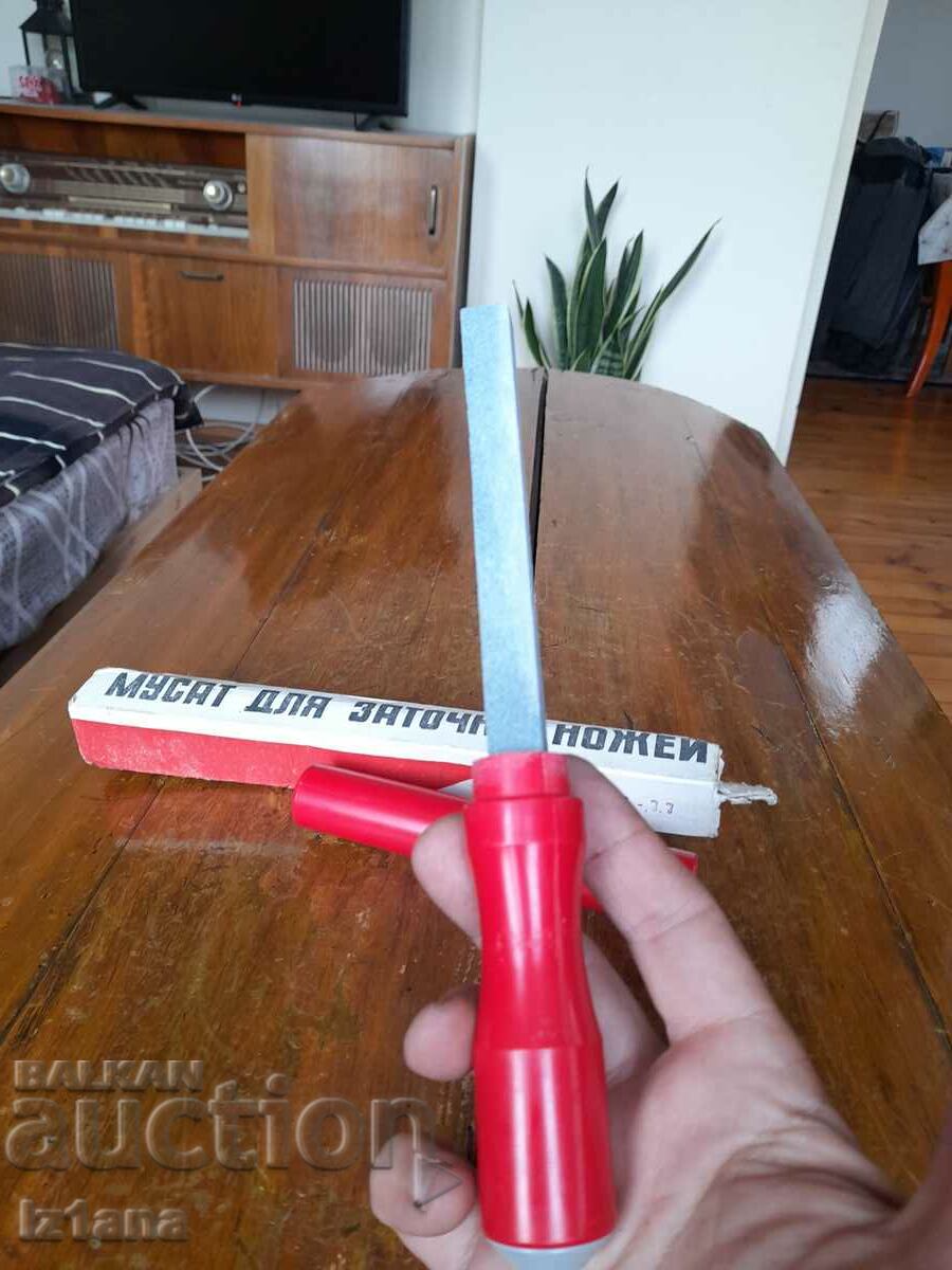 Old knife sharpener, knives with price 43.00 BGN | € 21.99 Old knife sharpener, knives with price 43.00 BGN | € 21.99