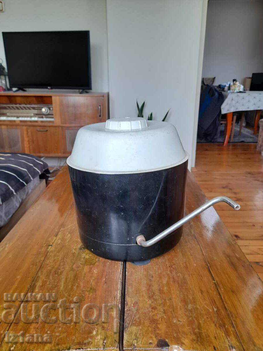 Old fresh potato peeler with price 55.00 BGN | € 28.12 Old fresh potato peeler with price 55.00 BGN | € 28.12