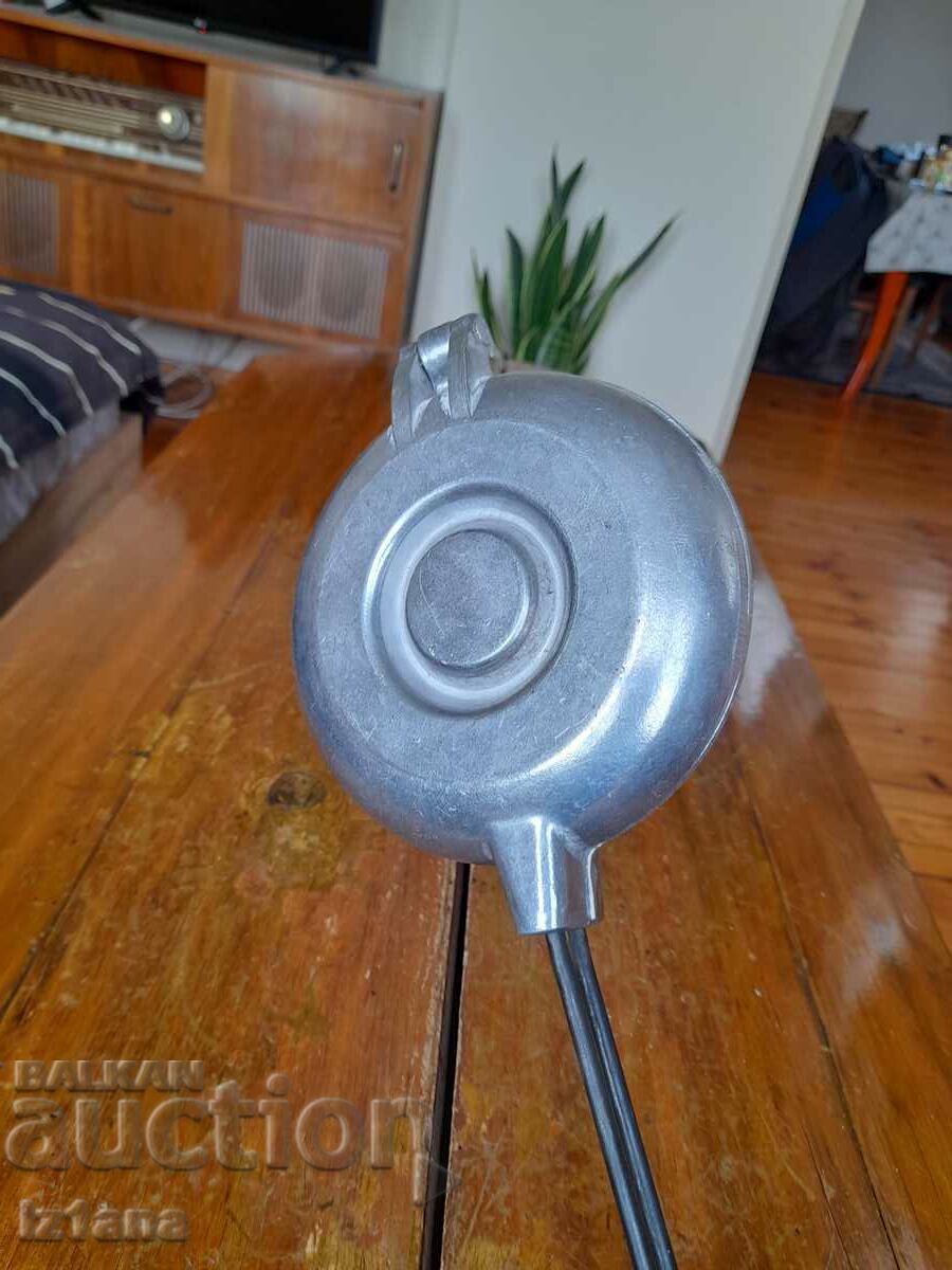 Auction Old device for baking sweets, Nuts Auction Old device for baking sweets, Nuts