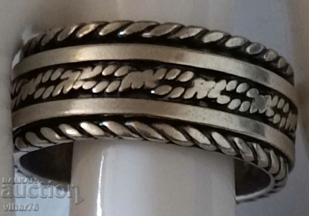 Ασημένιο δαχτυλίδι με τιμή 129.99 BGN | € 66.46 Ασημένιο δαχτυλίδι με τιμή 129.99 BGN | € 66.46