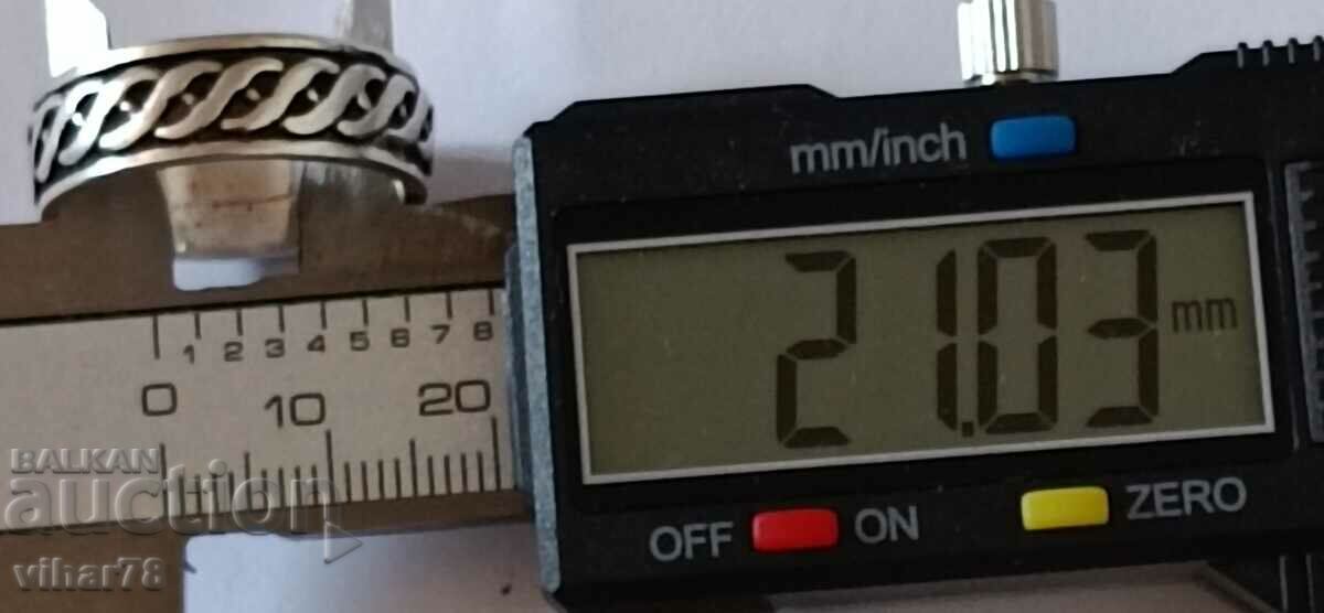 Auction A silver ring Auction A silver ring