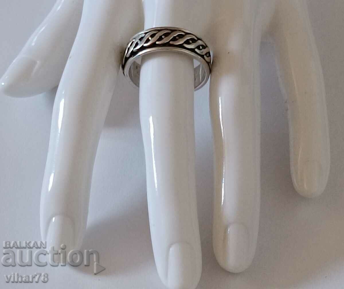 Delivery of A silver ring Delivery of A silver ring