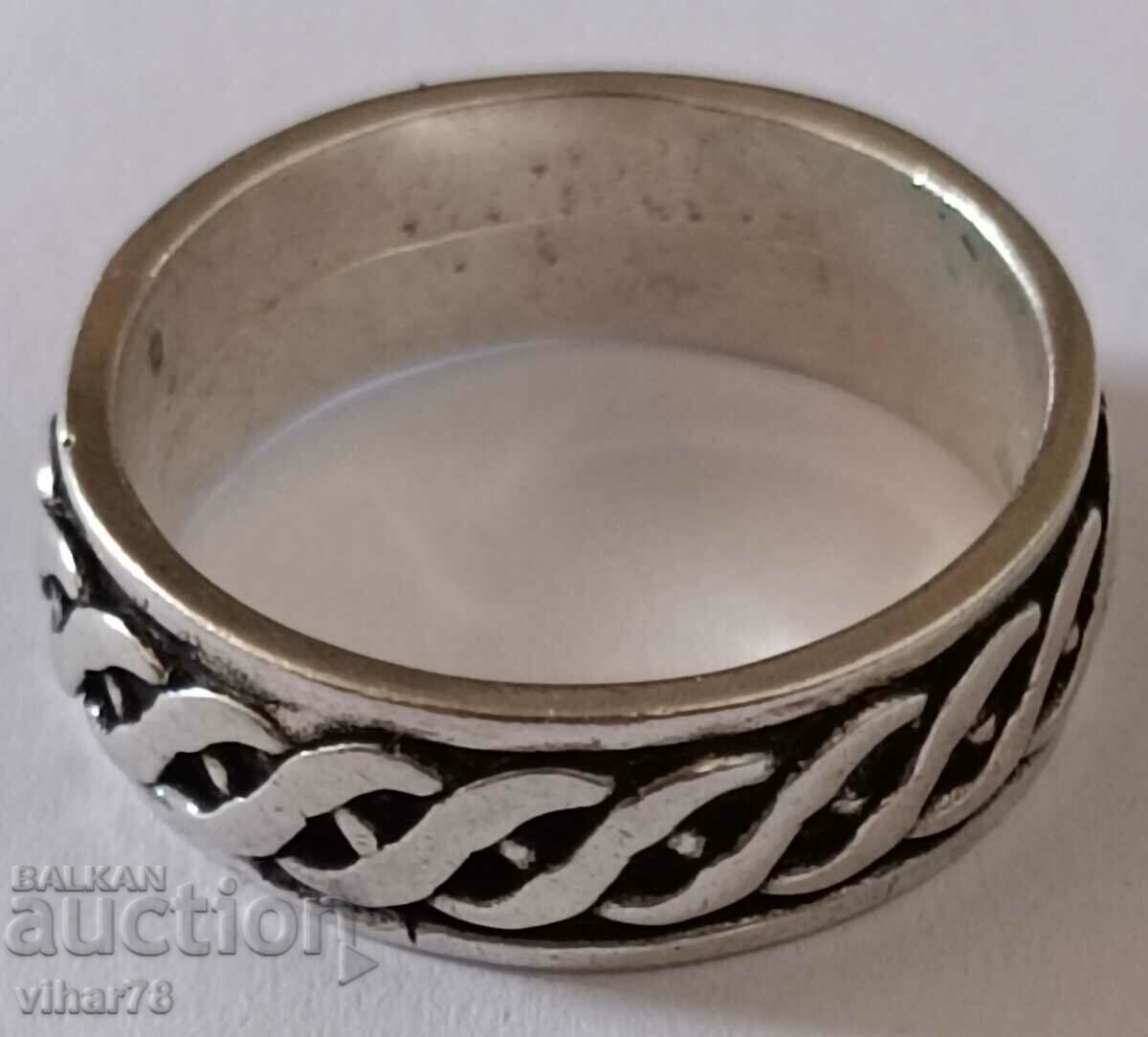 A silver ring - 6 A silver ring - 6