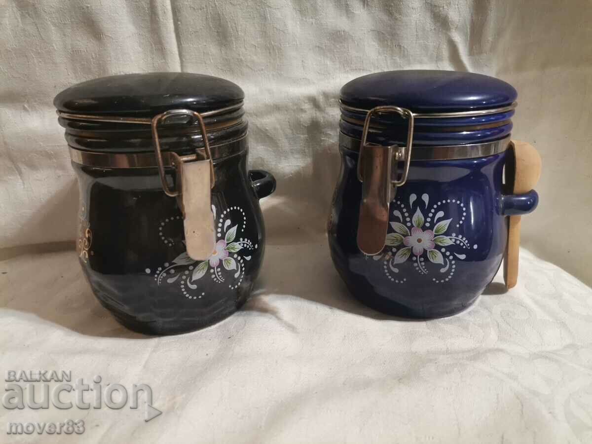 Porcelain jars. Kit