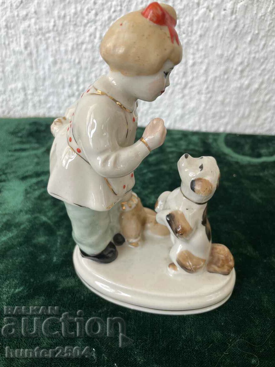 Licitație O fată cu un câine și o jucărie - 15 cm, URSS Licitație O fată cu un câine și o jucărie - 15 cm, URSS