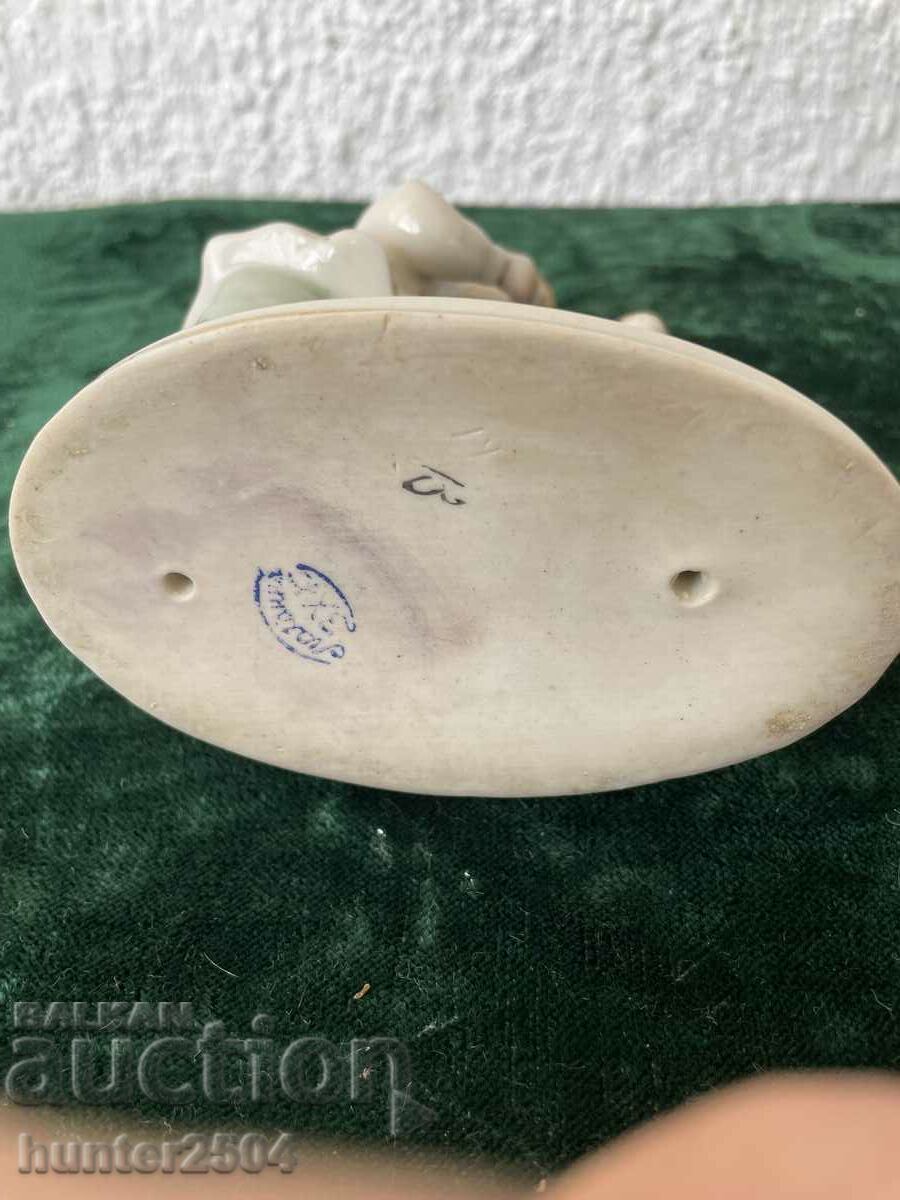 Livrarea O fată cu un câine și o jucărie - 15 cm, URSS Livrarea O fată cu un câine și o jucărie - 15 cm, URSS