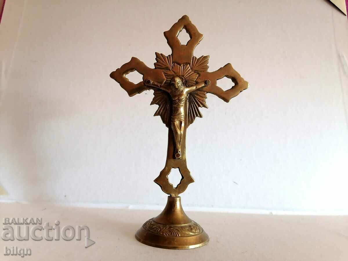 Frumos Crucifix din bronz cu preț 33.32 BGN | € 17.04 Frumos Crucifix din bronz cu preț 33.32 BGN | € 17.04