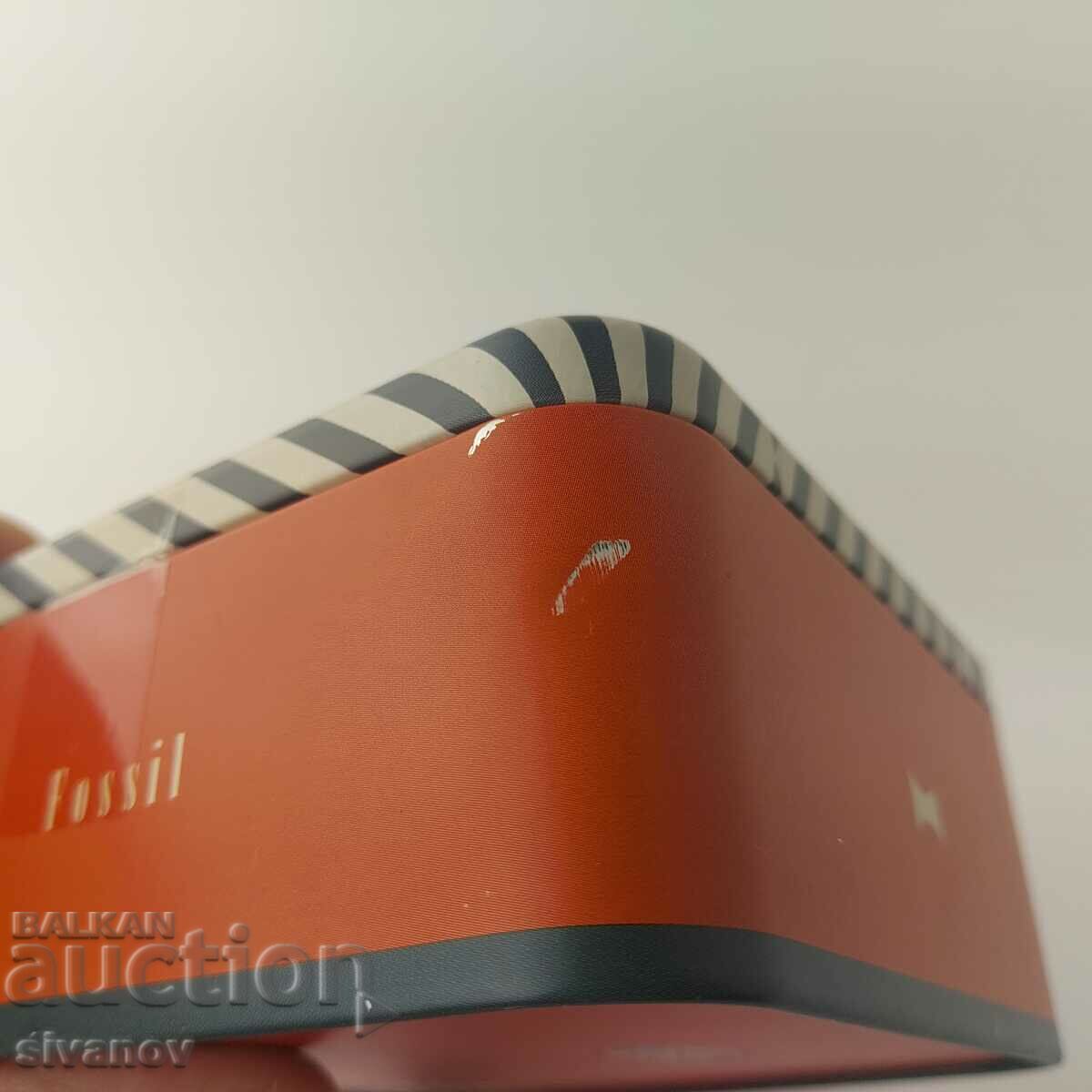 Доставка на Интересна метална кутия от часовник Фосил Fossil #5592